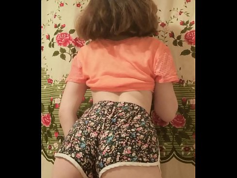 ❤️ Sexy jonge babe dy't har koarte broek op 'e kamera útstrielet Seks op fy.pornsexphoto.ru ❌️❤